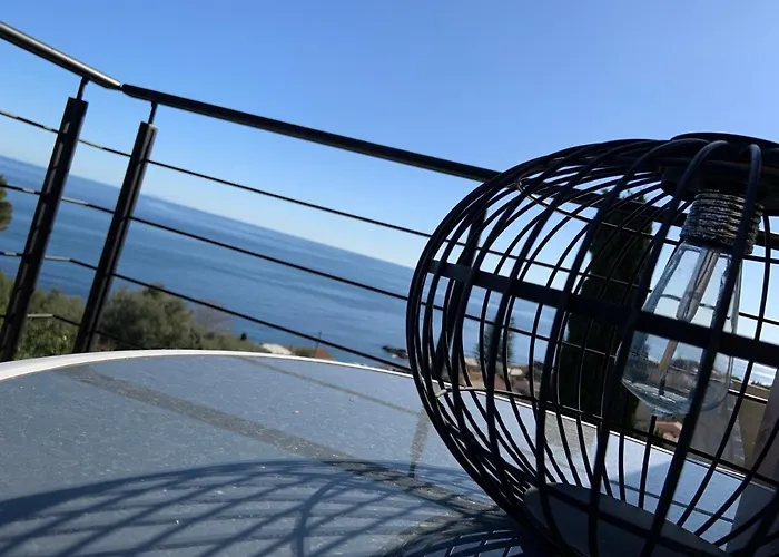 Nova * Santa-Maria-di-Lota